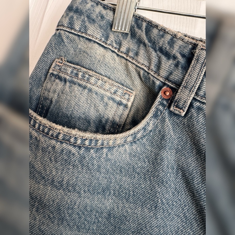 Zara Blue Boyfriend Jeans with Faded Denim Look - Picture 2 of 5
